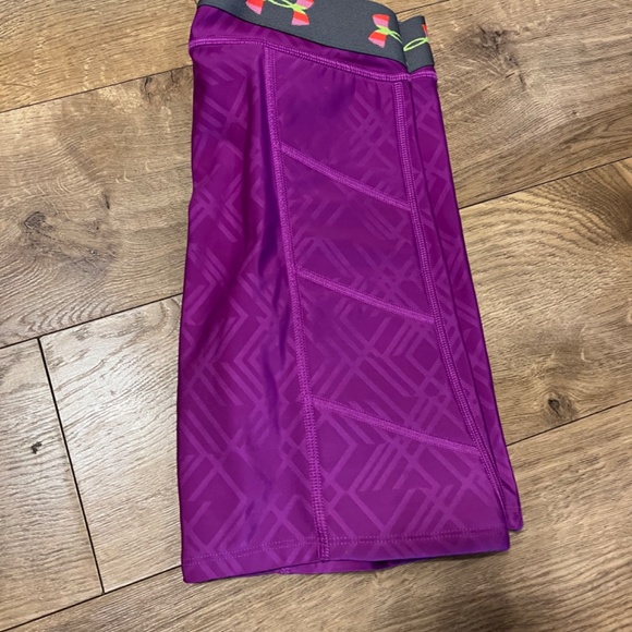 Women's sliding shorts EUC Underarmour size small - Picture 4 of 5